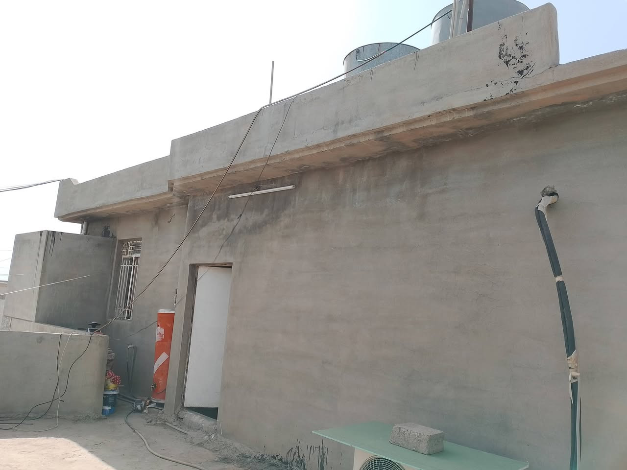 سلام عليكم دار للبيع في حي حمزلي 
المساحه ١١٧طابقين
التفاصيل بالمنشور 
اتصل عالرقم ***********موجود عالواتساب
