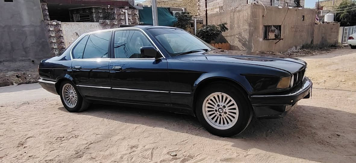 السلام عليكم
بي ام  735 موديل 92 رقم بغداد سنويه ل 27  سياره بلاديه مكينه مفتوح گير عادي اصل نمره طويله فتحه طگتين حداديه الصدر ٥٠٪ عربانه وره جديده مكفوله من الضربه والعيب الشرعي مكان السياره ناصريه قضاء الرفاعي. 
 السعر ٣٩ وبيهه مجال 
 ***********
