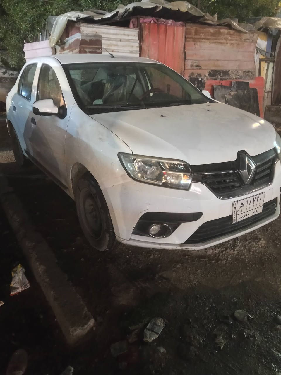 السلام عليكم 
رينو سيمبول 2019 
بيها صبغ ربع البنيد وجاملغ الايمن بارد والايسر هم بيه بارد 
المكينة بيها خشونه شوي بس لا تنقيص ولا تبخير نظيفة كلش كيرها شوي من يرجع نمره من لثاني للواحد بيها طبه تصير ما اعرف كالو حساس سلكتر وكالو جويتر رون اني مالي خلك تصليح ابيعها ع حطتها ومنزل من سعرها مكينه وكير 
وهيه ما بيها شي لبارحه جنت بكربلا رحت بيها  ومسويلها ادامه جديدة 
بلكات نوزلات مجاول فيت بم كله جديد 
السعر 67 وبيها مجال وماكو هيج سعر ب19 اسعارهن ثمانينات 
مكاني بغداد البلديات 
للاستفسار *********** اتصال او واتساب 
سيارة حلوه وبل عافيه على لي تصير نصيبه متوازي عل بيع
