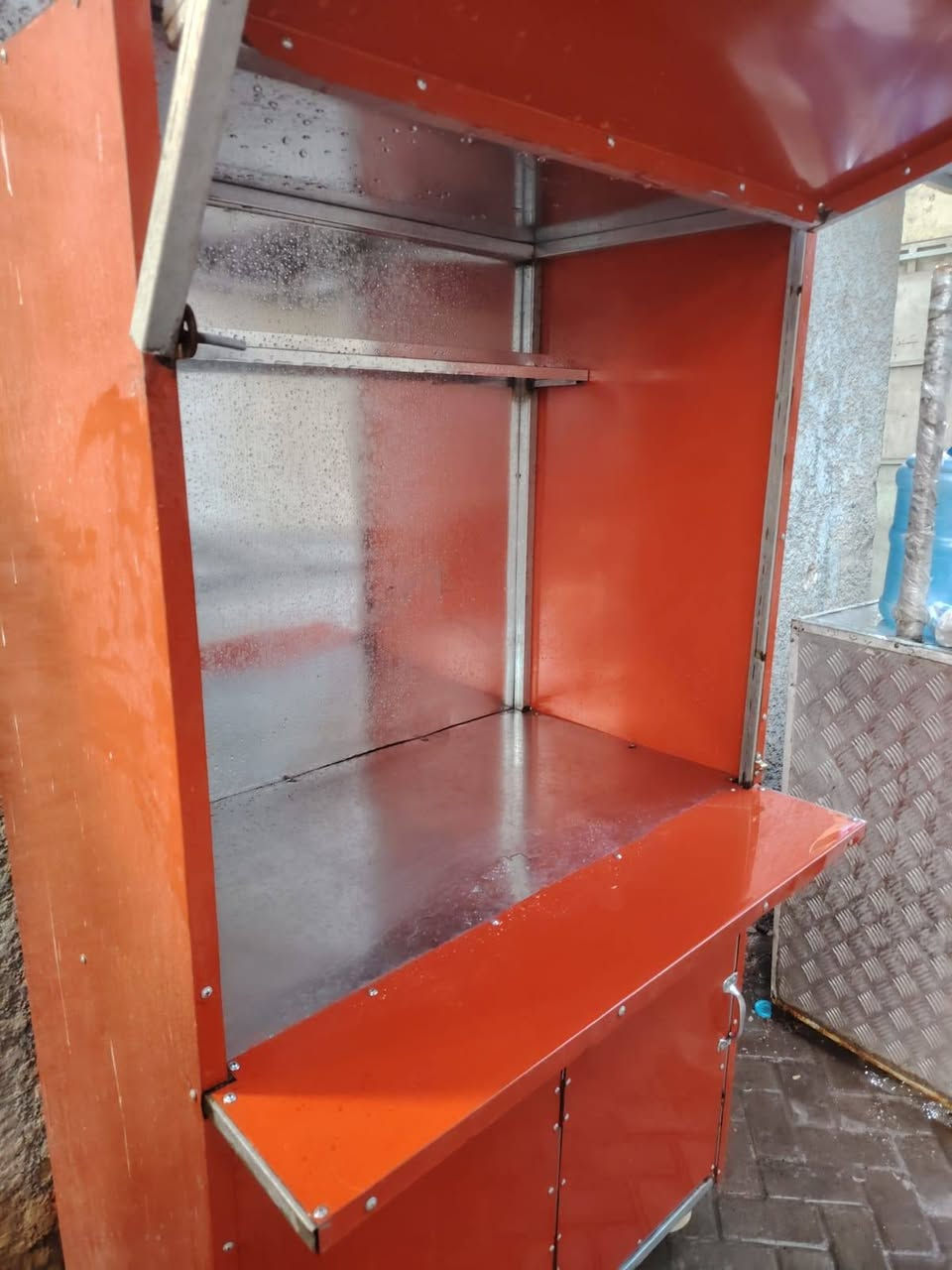 كشك شاي للبيع شغل درجة أولى سعره 225مكانه مدينة الصدر قطاع 2 رقمي للتواصل ***********يوجد وتساب
