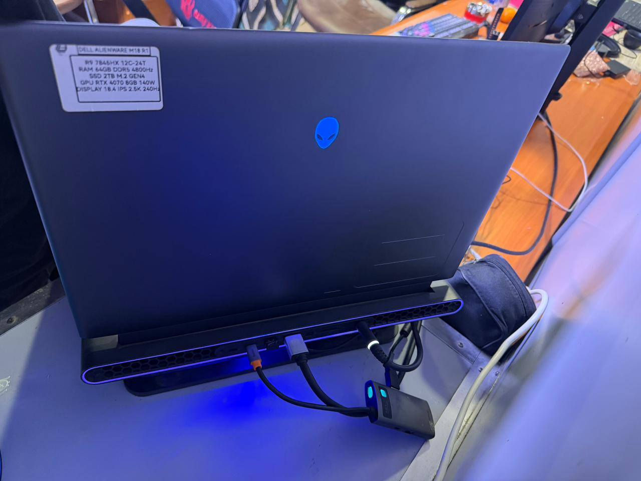 🔥 للبيع لابتوب وحش للألعاب والشغل الثقيل 🔥
💻 Dell Alienware M18 R1

📌 المواصفات:
⚡ المعالج: Ryzen R9 7845HX (12 كور / 24 ثريد)
معالج قوي جداً، أداء عالي بالألعاب والرندرة والشغل الثقيل، أصحاب الخبرة يعرفون قيمته وقوته بدون شرح طويل 💪

🎮 كرت الشاشة: NVIDIA RTX 4070 - 8GB (140W)
ما يحتاج أسولفلكم عنه، هذا كرت فئة قوية جداً، يشغل أحدث الألعاب وأثقل البرامج بأعلى إعدادات وبسلاسة عالية 🚀

🧠 الرام: 64GB DDR5 بسرعة 4800MHz
رامات جبارة، تفتح أكثر من برنامج بنفس الوقت بدون أي بطء، ممتازة للمونتاج، التصميم، والألعاب الثقيلة 🔥

💾 التخزين: M.2 NVMe بسعة 2TB
مساحة كبيرة وسرعة خارقة بالإقلاع ونقل الملفات

🖥️ الشاشة: 18.4 إنج IPS دقة 2.5K بتردد 165Hz
صورة واضحة جداً وسلاسة عالية بالعرض

✨ الحالة: Open Box نظافة 85%

📍 الموقع:
ميسان / العمارة

📍 سبب البيع:
استخدامه قليل جداً لأني أداوم بشركة وما متفرغ أستخدمه.

💰 السعر:
مليونين ومية دينار عراقي
2,100,000 دينار

📞 رقم الاتصال:
***********

💬 واتساب:
+964 771 793 8654

📦 البيع جدي، والسعر قابل للنقاش للجادين فقط ✌️
الي مهتم يتواصل اتصال أو واتساب 📲
