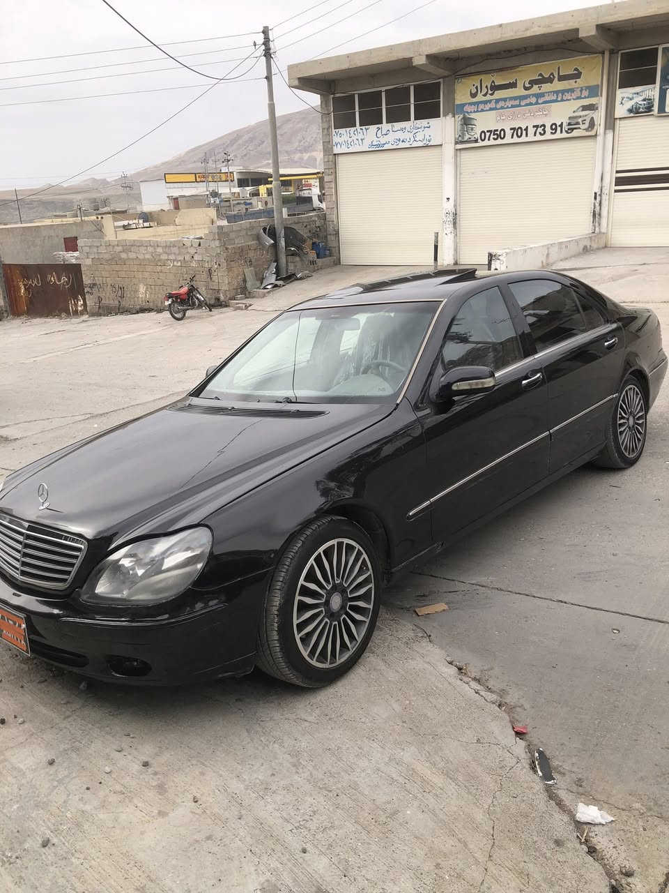 پارە مەیە بەموسو بڕاوە.  مارسیدزs500خەواس مۆدیل٢٠٠١ بێ سەرەتای ساق بەشەرتی موسو بڕاوە و هیچ دەعمی نەبێ ماڵی کەسی تیا نەبێت بەشەرتی گێرومەکینە فول فول مواسەفات هەمو گیانی ئیش ئەکات  چوپەکانی کراوە بەلەوی  ٣ گێر تەرحو تۆماتیکو سپۆرت  تەبریت ساردوگەرم شاشە ئای پات مەکینە V8ی مواسەفات  بەنزین زۆۆر کەم دەخوات    ٥٢$گەڵاـ***********ـ*********** شوێن  دەربەنیخان
