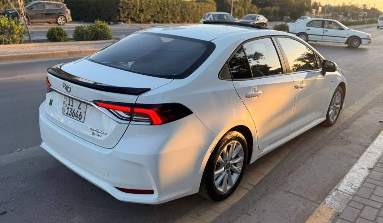 كورولا هايبرد موديل 2025 شكل خليجي
محرك 1.8 لتر بنزين + نظام هايبرد اقتصادي
 شاشة لمس + بلوتوث + USB+كاربلي
 كاميرا خلفية + حساسات
مكيف ممتاز
 نظام ABS + مانع انزلاق+قياده آلية+مثبت سرعه
 5 ركاب – مساحة مريحة
 اقتصادية جداً بالوقود 
وباقي الموصفات المعروفه 
ماشيه ٢٧الف كم
رقم بغداد تحويل مباشر 
كفاله عامه من صبغ وتصليح
العنوان بغداد البياع حي الاعلام

للتواصل***********
