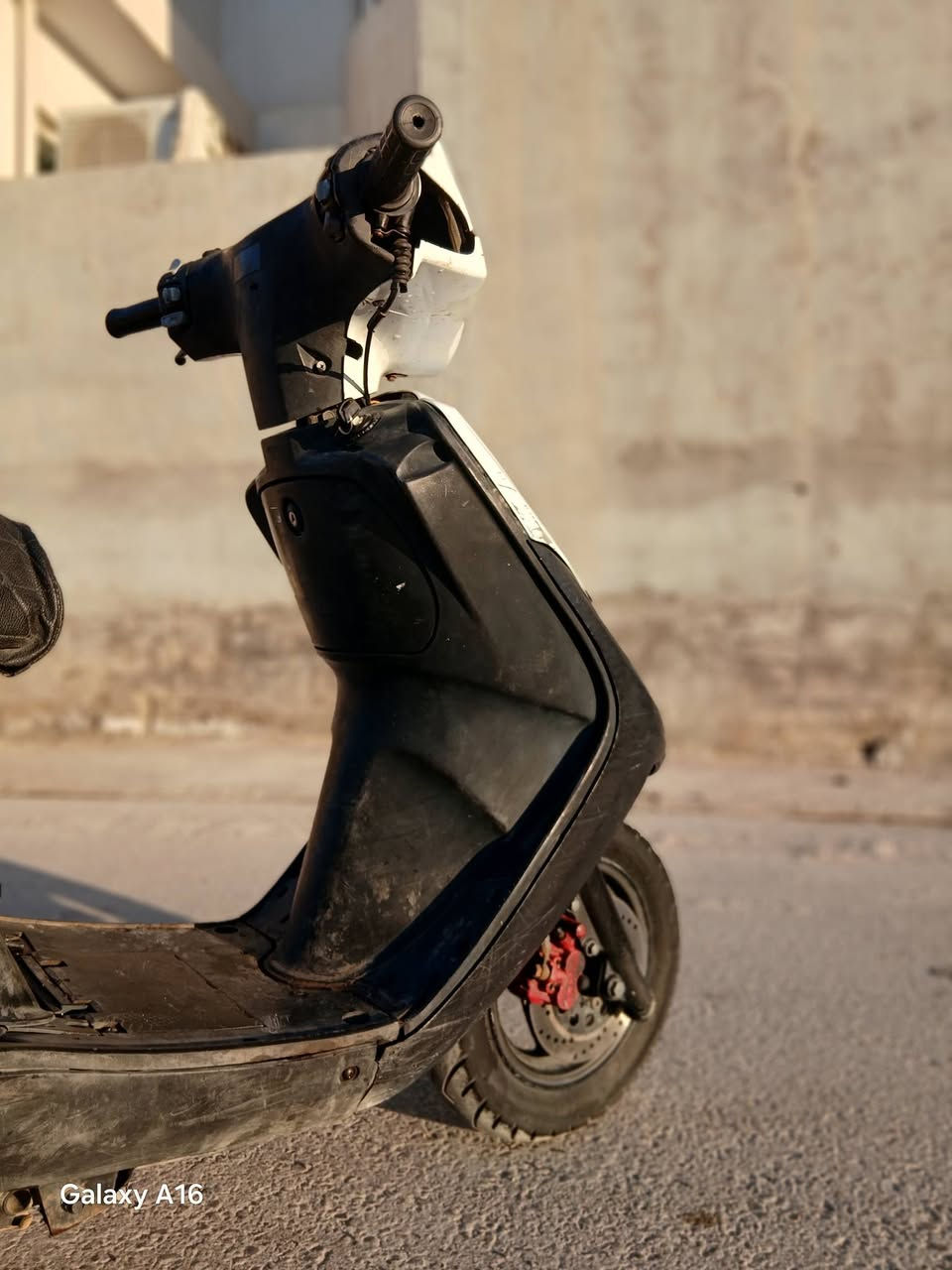 سلام عليكم دراجة للبيع محرك حاوية سعر ٤٠٠ للبيع او مراوس *********** العنوان ديالى بعقوبة بهرز
