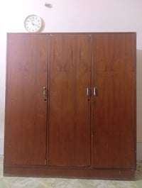 عندي كنتور للبيع ثلاث بيبان السعر 100 وبي مجال رقم 07886484330