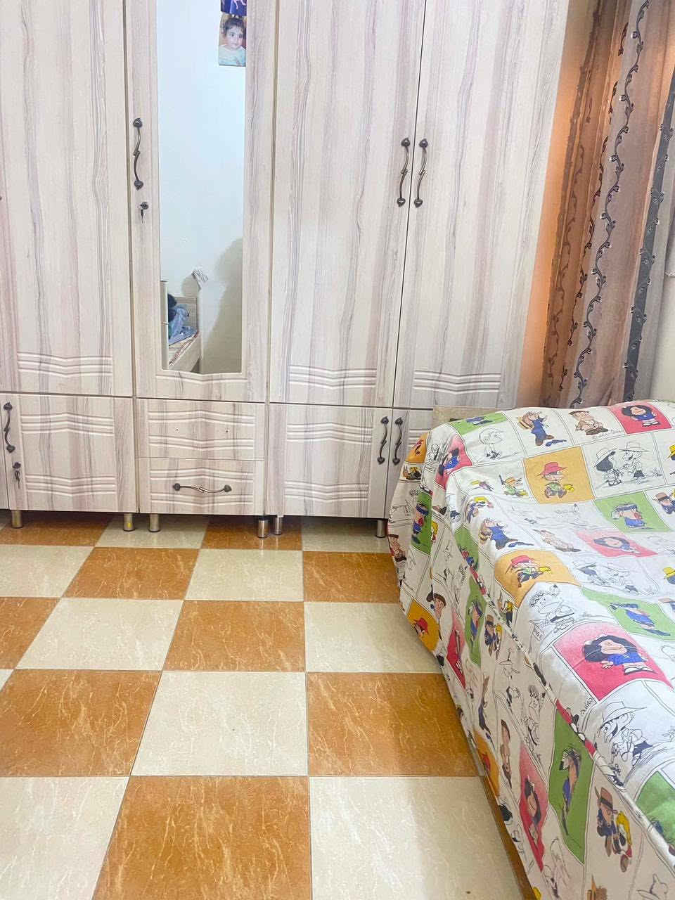 🏘🏘بيت للبيع ديالى خانقين / توله فروش طابو صرف قرب مخزن ابو لاوان واسواق صباح طابو صرف طابق وربع مساحة منه120 متر واجهة 6 والنزال 20 
طابق الاول 
1 غرفة نوم واستقبال وصاله داخلية ومطبخ ومجمع صحيات 
طابق الثاني 
1 غرفة نوم وبيتونه كبيره 

السعر / 80 مليون بي مجال بسيط 

للأستفسار اكثر اتصال بالارقام فقط 
***********
 ***********
مكتب فريا موفق للعقار
