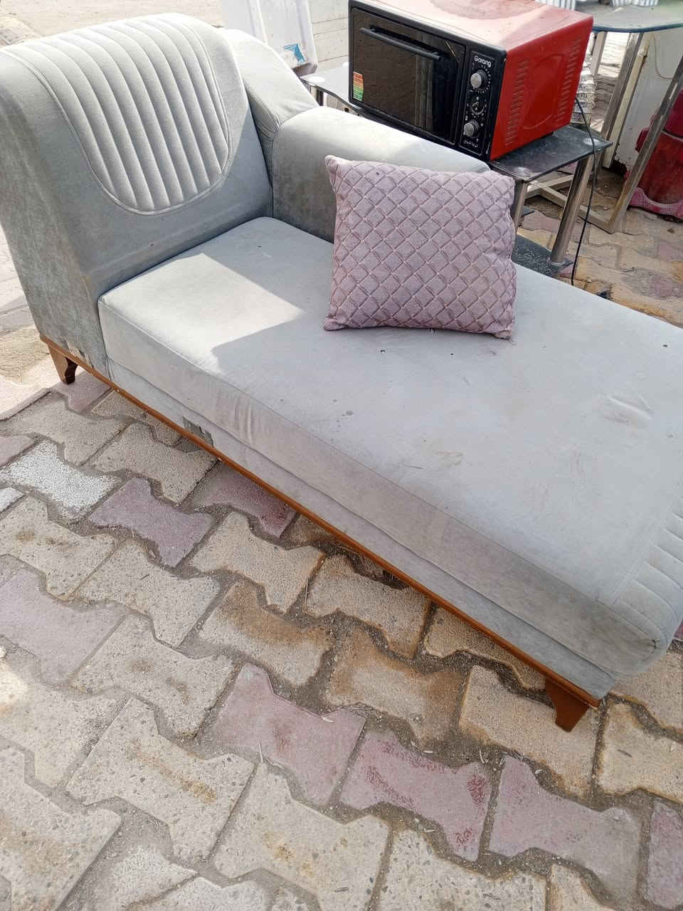 غراض للبيع في ابودشير شارع الضغط 
***********
