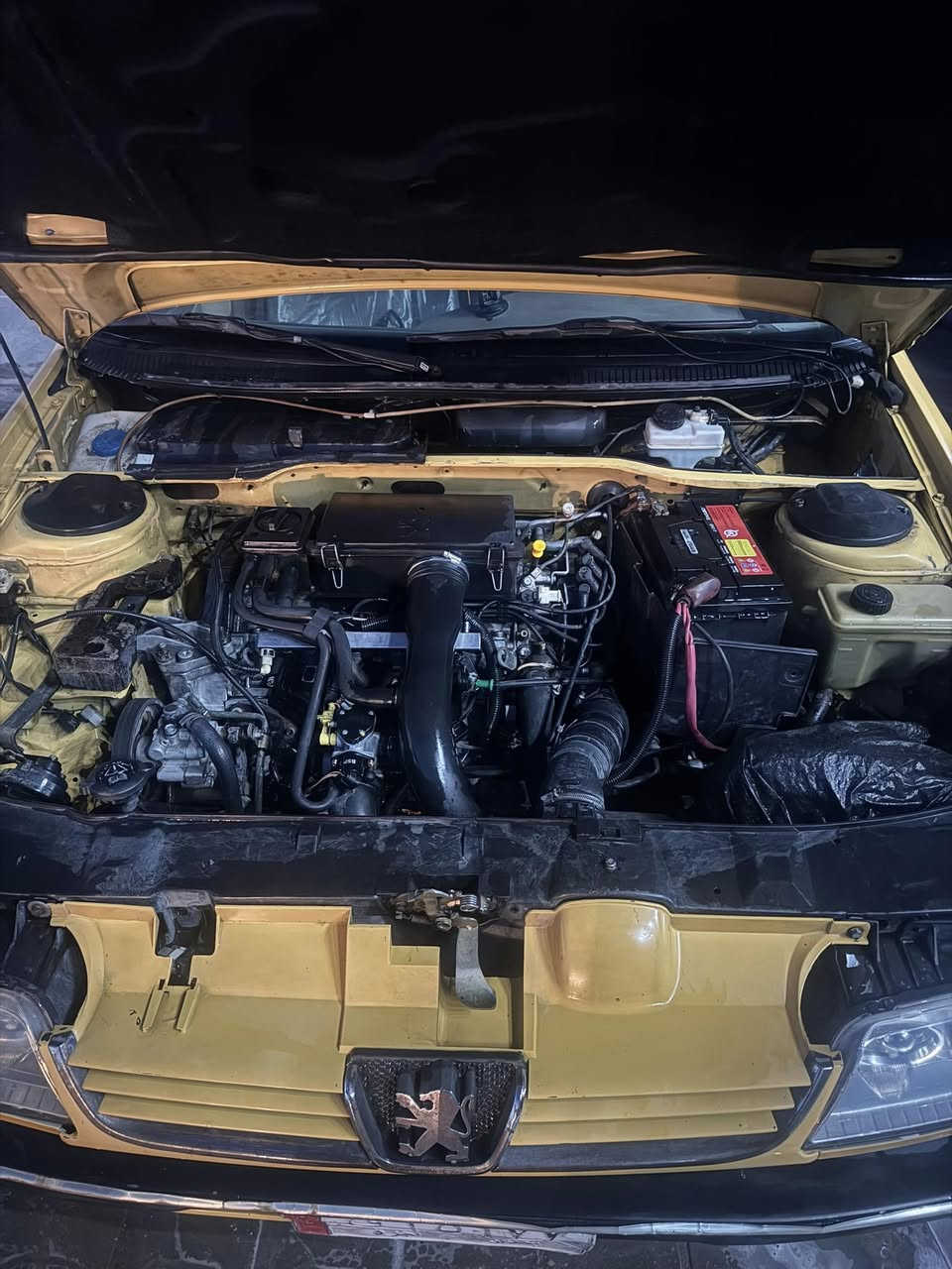 السلام عليكم بيجو أكد موديل 2016 بغداد
مصفره هيئه وغرامات سنويه2017
كير محرك صدر خير من الله تايرات جدد
بيها صبغ فقط قطعه جاملغ خلفي 
تحويل مباشر 
السعر 39 وبيها مجال قليل 
العنوان بغداد الكمالية لاستفسار لانتصال 
***********
