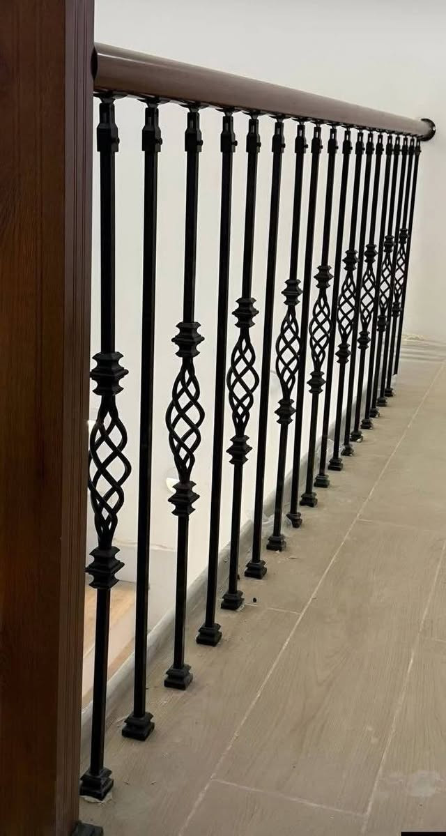 تفضل هذا الكابشن بلهجة عراقية بيضاء، قريبة للقلب وتركّز على الفائدة:

---

**تخاف على أطفالك من الدرج؟ أو حاس ديكور بيتك ناقصه لمسة فخامة؟** 🤔
الدرج بدون محجر مو بس خطر، بل يخلي شكل الصالة "فارغ" ومو مرتب.
إحنا نحلك المشكلة! نشتغلك **محجرات درج** تجمع بين القوة والأناقة.. تصاميم حديثة (مودرن) تناسب ذوقك وتخلي بيتك آمن وشكله يجنن. ✨

✅ دقة بالموعد.
✅ كادر درجة أولى.
✅ أسعار مناسبة وتنافسية.

**لا تحتار، بيت العمر يستاهل الأفضل. احجز قياسك هسه وراسلنا  خاص 📩

#محجرات #درج #ديكور_عراقي #تأثيث #بيت_العمر


**إذا كنت صاحب هذا الإعلان وتريد حذفه لأي سبب، رجاءا أرسل رسالة إلى الدعم الفني**