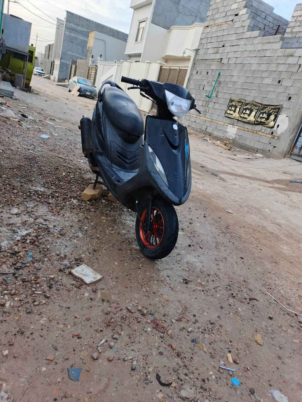 سلام عليكم ماكس عدله للبيع كلها بلاديه حته كزوزها البلاد كهربائيات شغاله من طول لطول دراجه كلها بلاديه مكان البصرة القديمه650وبيها مجال 
***********
