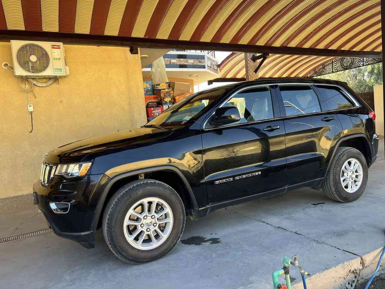 السلام عليكم
للبيع سيارة جيب لاريدو موديل 2018, وارد امريكي فول 

مواصفات ماعدا فتحة السقف (السلايت) .

المواصفات :

المحرك 3600(المرغوب)

القير: صدر

التبريد: مكفول

الحالة:

حادث: موضح في المنشور (يرجى الاطلاع على تفاصيل الحادث)

الموقع: بغداد

للتواصل:[رقم الهاتف]*********** بي واتساب 

او التواصل على الخاص👍🏻
