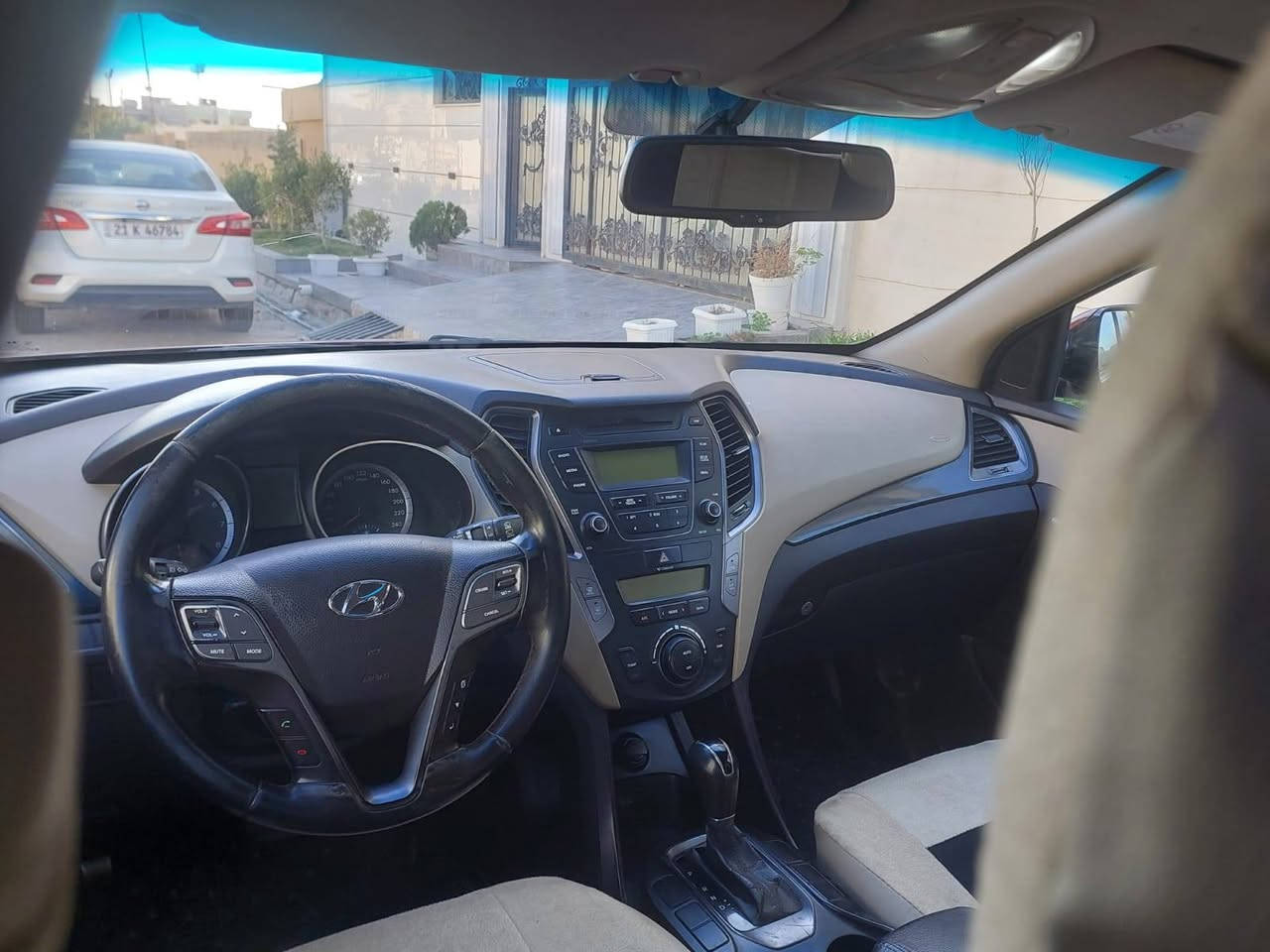 للبيع سيارة هونداي سنتافي موديل ٢٠١٤ خليجي فول مواصفات من عدا الفتحة و البصمة محرك ٦ سلندر دوش السيارة بيها (ربع جالملغ صبغ فقط) و بيها مكانين او ثلاث تعديل بارد بسيط و الباقي مكفول سيارة كير و محرك مكفول و ما مفتوح ب شرط سنوية جديد رقم جديد زينكة مدفوع يعني سيارة ربع دينار مصرف مابي 
مواصفات 
بلاجكتور 
لايتات أمامية و خلفية زينون + LED 
حساس خلفي + كامرة 
ويل كروم حجم كبير 
اشارة بالمراية + يدات نيكل 
محرك ٦ سلندر ٣.٣ دوش مرغوب و ما مفتوح 
فورويل 4WD
كشنات جلد + كشن كهرباء 
٤ جامات كهرباء + مراية كهرباء 
تحكم ستيرن فول + تحديد سرعة 
شاشة اعطال 
تبريد بيانو (لمس)
٧ راكب + تبريد ٣ قطعة 
داخل اصفر 
بردات خلفية بلادية 
و بعد مواصفات هواية مكان سيارة كركوك سعر ١٥٥ و بي مجال بسيط رقم موبايل *********** كركوك, العراق
