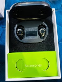 جهاز سمعي (سماعة طبية) مصمم لمساعدة الأشخاص الذين يعانون من ضعف السمع ...