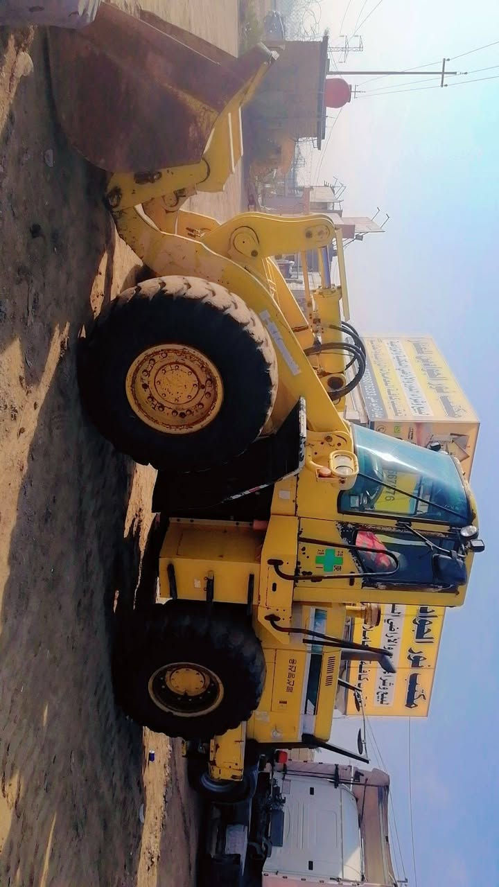 شفل كاوسكي ياباني للبيع موديل ٢٠٠٢ قماره دور ZA 70 محرك ازوزه مكفوله من كل النواحي تخم تاير جاهزه للشغل رقم بابل ب اسمي للاستفسار الاتصال على الرقم ***********
وإذا اكو مراوس ب اكتروس سكس قلاب راس اتريله
