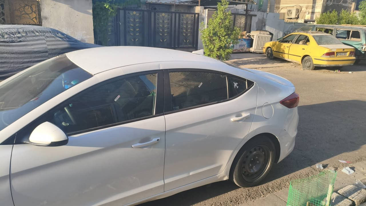 السلام عليكم للبيع النترا 2018 وارد امريكي فول عدا الفتحه مكينه2000دوش كيرAT حادثهه بس الجاملغ الامامي الايمن  بدون دواخل  بأمريكا بل عراق شخط مابيها شرط كفاله السياره تبريد انجماد❄️ كله شغال دواخلها بل جيس اشاير ترحيب تخم تاير جديد  لغود وشواصي وتكم وحوض موجوده صور الحادث كفاله السياره السعر 115 بيه مجال مكاني بغداد حي العامل للاستفسار *********** غير موجود فيس  الشراي يتصل 
مراوس عادي
