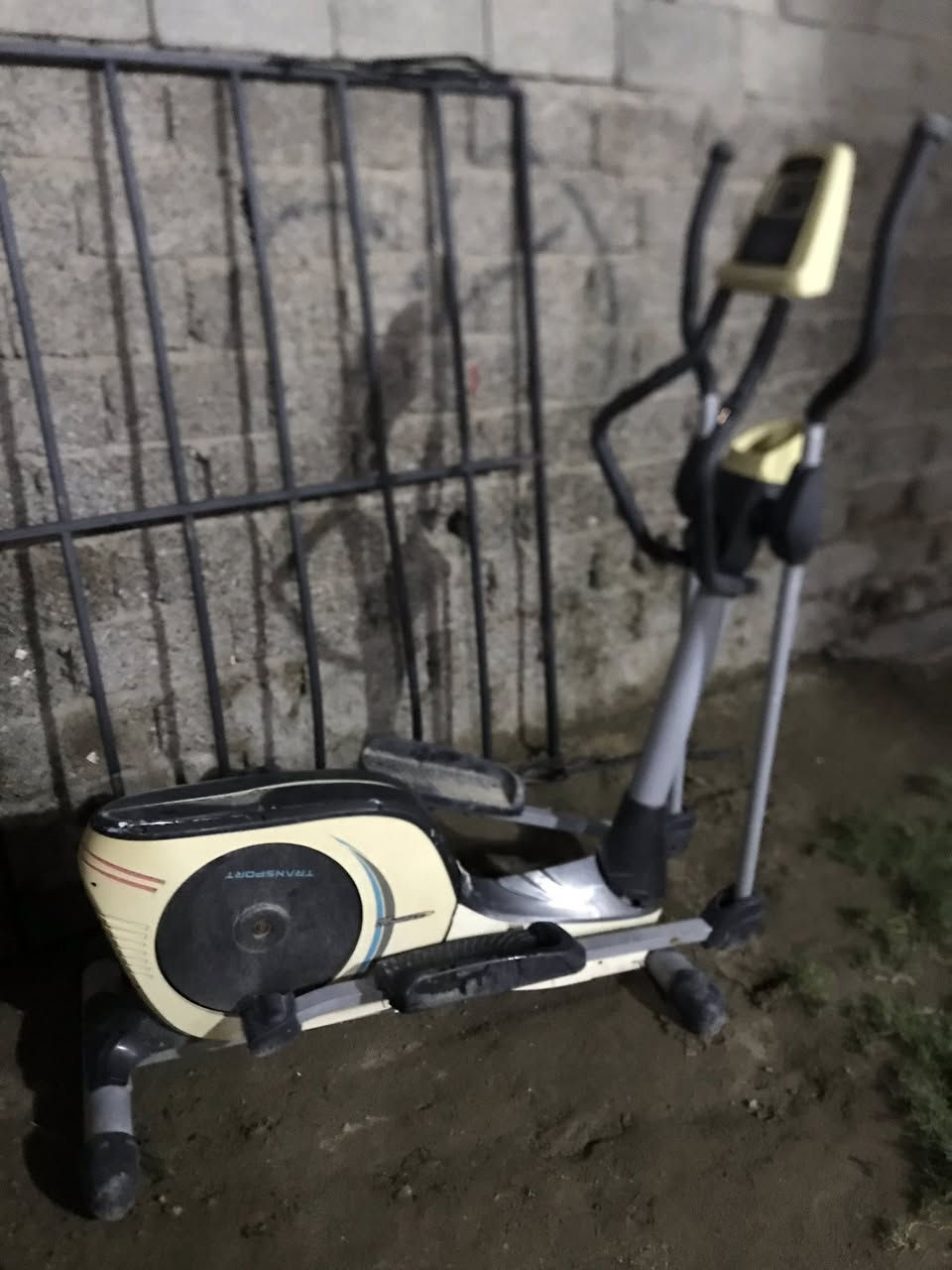 🛑للبيع🛑
جهاز ركض يرادله ترميم وتعديل جان متروك 

السعر 30 الف 

للاستفسار ***********

مكاني بغداد حي النصر توصيل ماكو .
