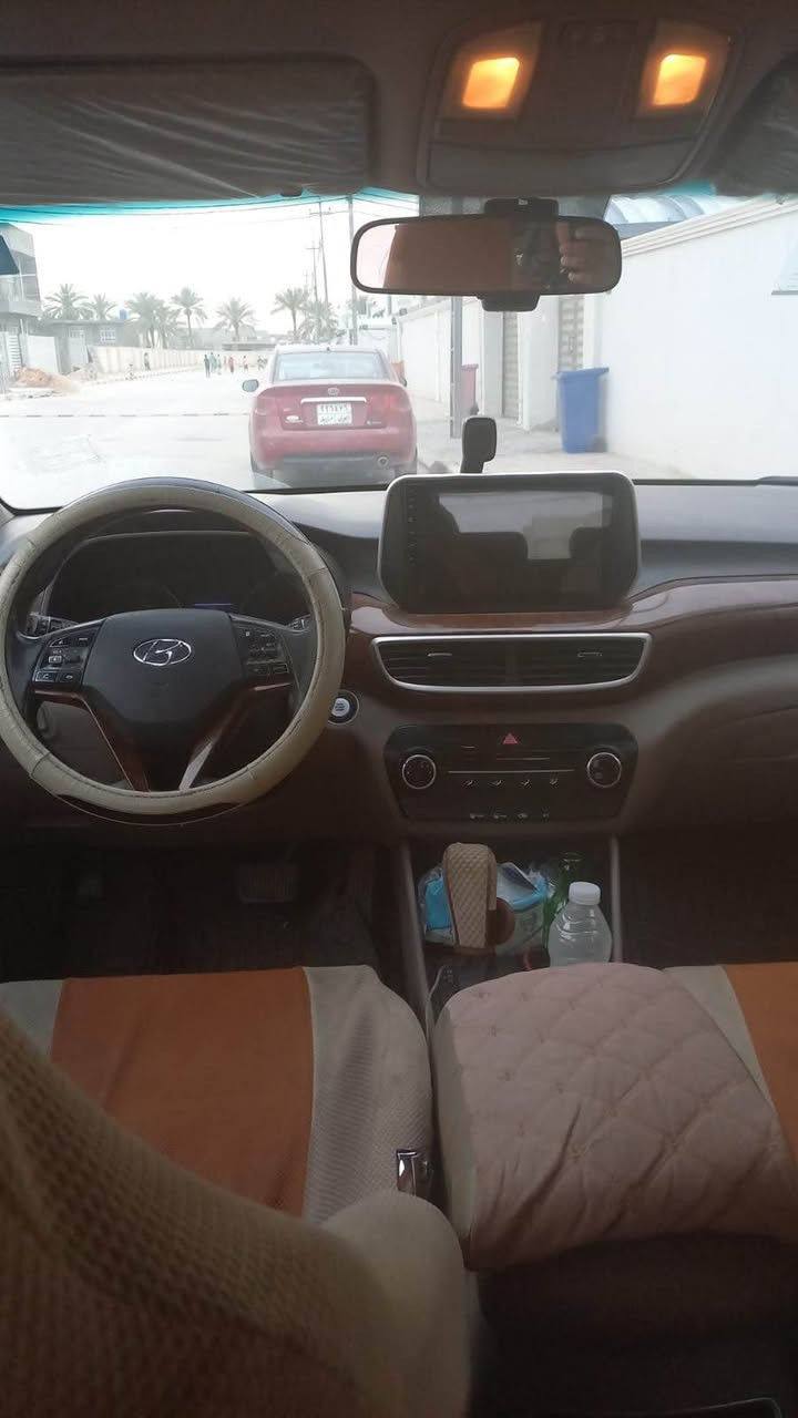 ‏سلام عليكم للبيع توسان خليجي موديل 2019شركة الكاصد رقم بابل الجديد دولي بأسمي هزه سنوية جديدة 2031
‏بيها بارد بالباب الخلفي  
‏فول مواصفات 1/1 ما عدا البانو راما 
‏بصمة تشغيل خمس عدسات .. بصمة أبواب كشنات جلد أصلي كشنات الأمامية كهرباء سايد بريك بالقدم تبريد قطعتين  كاميرا دوارة إشارة ترحيب مري شفط و إشاير بلمري منفذ وايرلس امامي وخلفي ثلاث أنظمة قيادة مثبت سرعة خمسة ويل كب كروم محرك 2000 دوش ترحيب ذاتي  لد أمامي نهاري برده خلفية 
‏وباقي مواصفات الكاصد معروفة  
‏السعر 185 ورقة $ 
‏الاستفسار ***********
‏مكان السيارة بابل حله 
‏الملاحظة أنا مكلف بالنشر فقط 

‏ حلة, بابل
