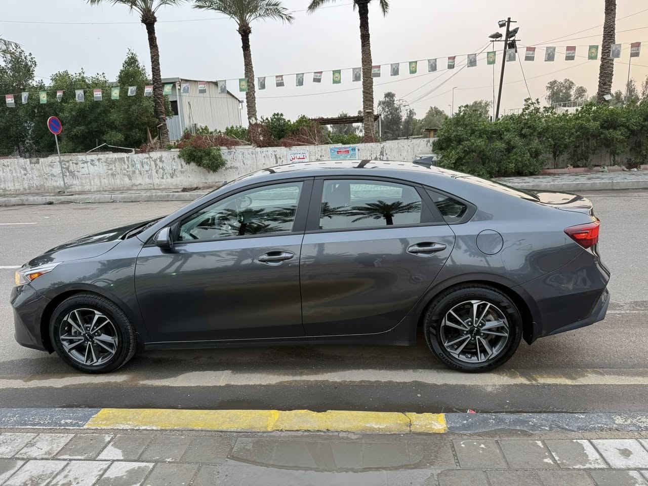 السلام عليكم ، عيد فطر مبارك 
كيا فورتي موديل 2024 جديدة جداً
ماشية السيارة 22 الف 
مكينة 2000
حادثه في امريكا دعامية فقط حتى راديترات ما واصله وصور الحادث داخل المنشور وصار بيه طخه بسيطة في الجاملغ الايمن وبدلته اصلي نفس اللون 
مواصفات عادية شاشة كامرا رادار تحديد مسار تحكم ستيرن 
السعر 158 وبيه مجال 
للتواصل *********** خالد الجبوري 
مكان السياره بغداد الاعظمية
