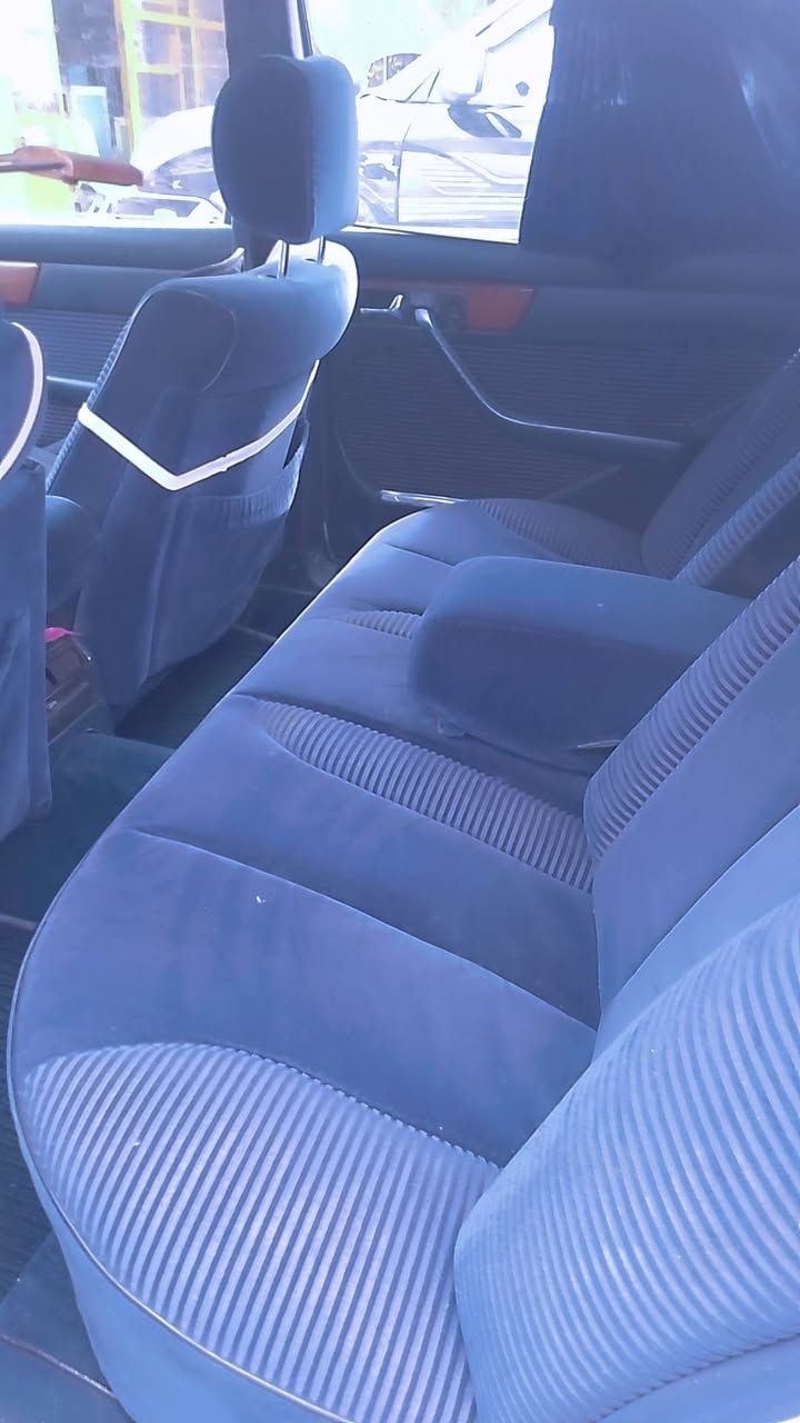 السلام عليكم مارسدس جامبوو ٣٠٠ موديل ٨٨ابلاد سياره جديده بمعنا الكلمه غرفه جديده حداديه تبريد اسلايت رقم مميز بغداد انكليزي بسمي دبل اريل مناقصهي اي شي  للستفسا*********** مكان السياره ميسان
