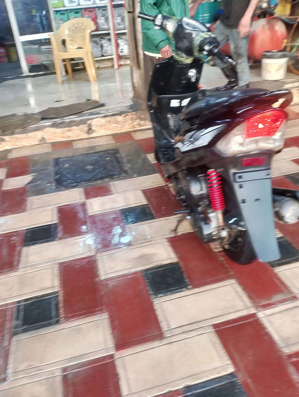 السلام عليكم 🙋🏻
دراجه ماكس عدله 🏍️
الدراجه نضيفه 90/%وشغاله من طول لطول شلعه معدل كهربايات سلف هندر 
الدراجه مفتوحه فقط (ولفات) الدراجه كله بلاد بلاد بلد من تاير الكدام لتاير الخلفي ختم واحد❤️
والدراجه بعد احلا من صور 
العنوان ناصريه مركز 
***********
