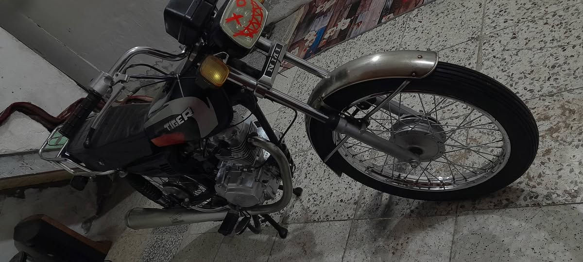 السلام عليكم
اربعه كير مديل2015 أوراق اصولي نضيفه شوفة عينك مكينه مفتوحه وكيلهه العارضي السعر 475 وبيهه مجال اتصل وبيك خيل وتدلل اذا شراي ماردك *********** مفتوح 24 ساعه اتصل بأي وقت
