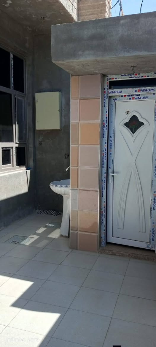 🏡للبيع مشتمل طابقين  والثالث  بيتونه مخزن
💎مسحوب على المصرف الاسكان 

💎حي الشهداء قرب مدرسة الاعضميه منطقة 17الف 
💎المساحه 125متر 
👈🔷الطابق الارضي 🔷 
✅غرفه واحده 
✅صاله مطبخ واستقبال 
✅وصحيات ومنور كراج 
👈🔷الطابق الثاني 💎
✅غرفتين نوم 
✅صاله صحيات 
👈🔷الطابق الثالث 🔷
🏡بيتونه ومخزن يعتبر غرفه 3*5

🏡👈مسحوب على المصرف الاسكان 
💸مقدمه 80مليون 
✅المبلغ المتبقي💸 35مليون على المصرف الاسكان 
✅بالشهر تنطي💸 210الف 
@للاستفسار الاتصال على الرقم واتساب ***********
