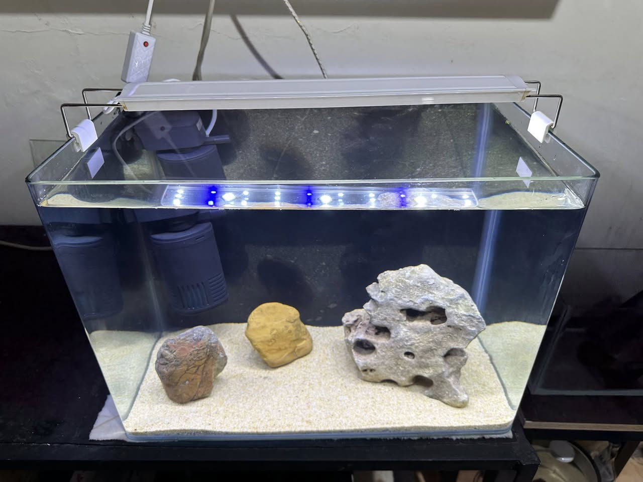 بە كاملی نرخی بۆتە  ٥٥ هەزار .. داشكانی بۆ كراوە
حەوزی شەریكەی پێش قەوس دیزاین كراوە
لیدێكی ستاندنی گیایی زۆر تایبەتی لەگەڵە
فلتەری ناو حەوزی لەگەڵەو هەمیش ئۆكسجینە
 بنی حەوزەكە بە بەردی ورد ڕازاوەتەوە
٣ بەردی گەورەی  لەگەڵە وەك دیزاین
پشتی باگراوندی ڕەشی لێدراوە
قیاسی درێژی ٥٠ سم بەرزی ٣٦ سم پانی ٣٠ سم
تێبینی : بەكارهاتوو
___________________
ئەوەی ویستی نامە بنێرێت لە واتس ئەپ یا ڤایبەر 
***********
گەیاندنمان تەنھا بۆ ناو سلێمانی ھەیە
