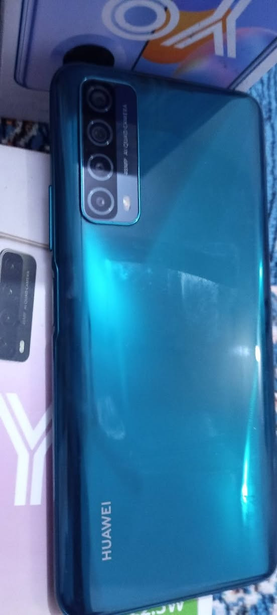 أجهزة ٢السعر ٢٠٠هواوي واحد y7aواحد y9aكاملات نضيفات مداخلات تصليح ذاكرة ١٢٨ شحن سريع بالكارتونات مالهم مع الشاحن كلش نضيفات الواحد ١٠٠قفل
