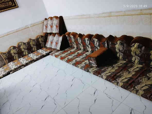 ديوان جلسه عربيه كلش حلو ومرتب وجديد ويا برده كامله الديوان مساجه 8 متر يعني فد شي حلو يرهم ب اي مضيف عادي وجلسته مريحه ب 100 الاف هوه والبرده وبي مجال مكان نجف خان النصف ( الحيدريه ) للاستفسار الاتصال علئ الرقم *********** والله يسون كلش وحلوات
