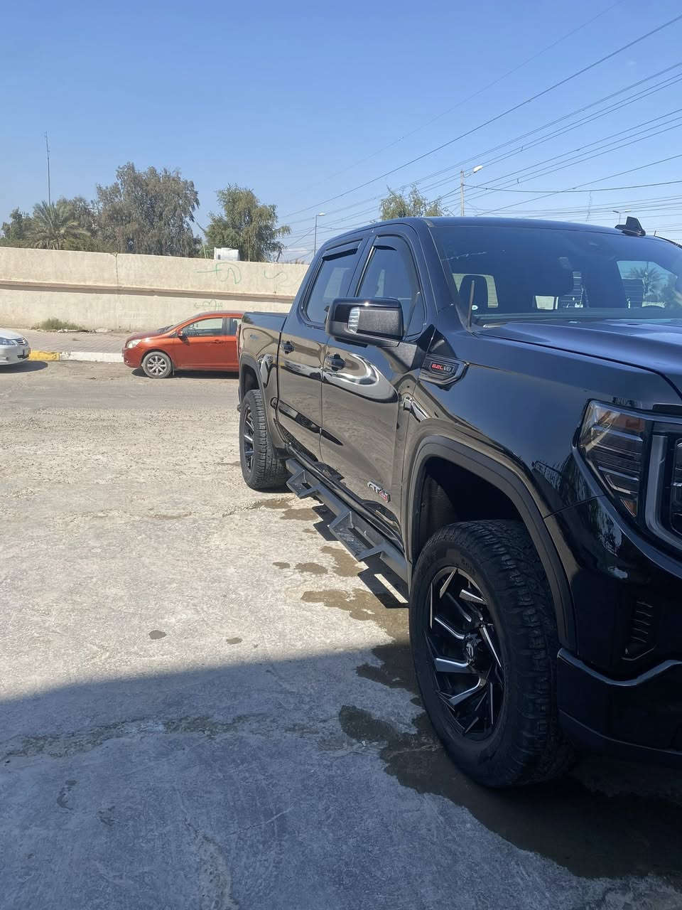 السلام عليكم جمسي سيرا AT4موديل 23 فول ماشيه 43 ميل حادث باب الصدر مبدل نفس الون صور الحادث مرفوقه بل المنشور مكفوله من الصبغ مغلفه PPF مزوده كزوز رياضي وشوته رياضي ودوسات من امريكا رقم اربيل 
للستفسار ***********
