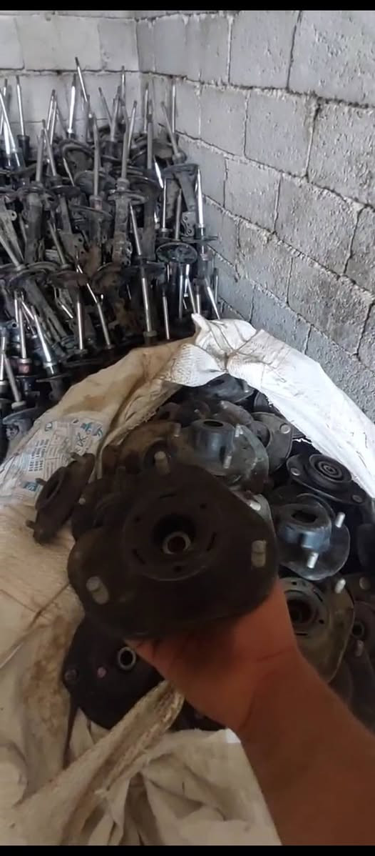 کاکە ئاودبلانە هەموی بۆ ڤرۆشتن هەموی بە جوملا هەموی دەبلی توێتەیە کرۆلای تێدەیە کامیری تێدایە ئەڤەلۆنی تێدایە هی رەمڤۆری تێدایە لا 2008 تێدایە هەتە 2025 تێدەیە سەرە دەبلەکانیش هی کامیریو هی کرۆلایە لا 2008 تێدەیە هەتا 2025 تێدەیە هەموی هی سەیەرەی بیلادە توجاری نیە هەموی بەشەرتە هەرکەسەک مشتەریە لاخزمەتی دەمە أربيل, العراق


**إذا كنت صاحب هذا الإعلان وتريد حذفه لأي سبب، رجاءا أرسل رسالة إلى الدعم الفني**
