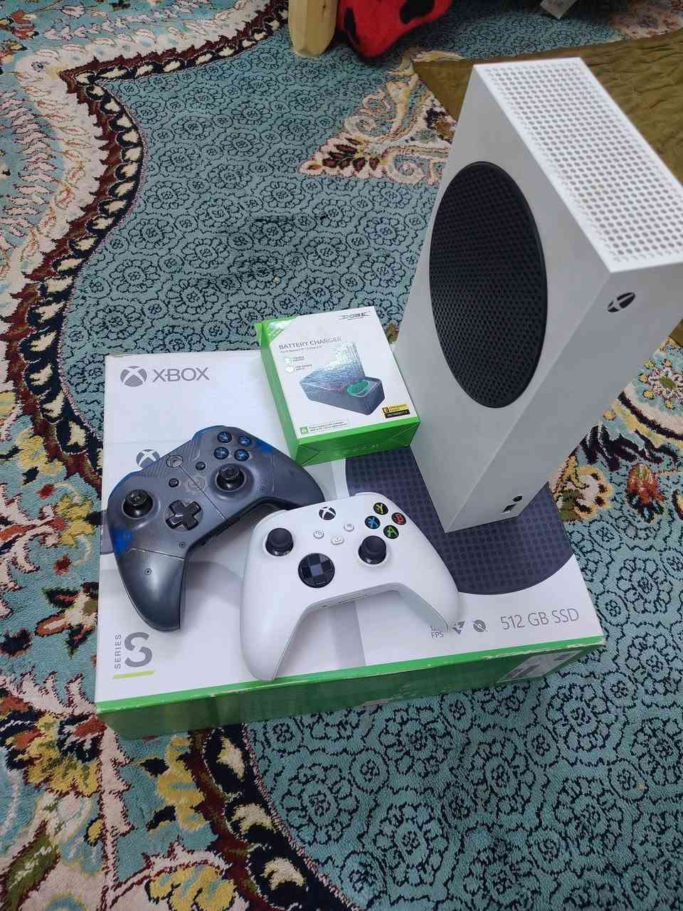 اكس بوكس سيريس اس للبيع
ملحقات كامله +بطاريات +يده اضافيه
 سعر ٣٣٠ بي مجال بسيط
***********
بغداد الشعب
