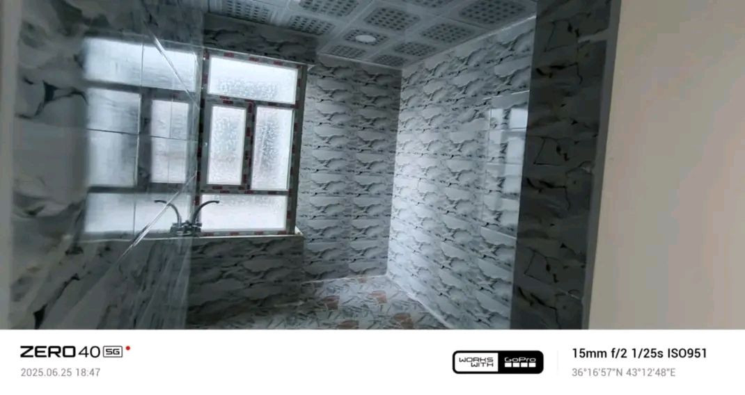 بيت وشقتين للايجار يارمجه الشرقيه قريب على شارع كركوك25متر البيت ثلاث غرف وهول ومطبخ وصحيات وسيراميك وسقوف ثانويه وبورسلين وجديد والشقتين منفصلات كل شقه متكونه من 2غرف واستقبال ومطبخ وصحيات وسيراميك وسقوف ثانويه وبورسلين  للتواصل على *********** اسيا ***********كورك
