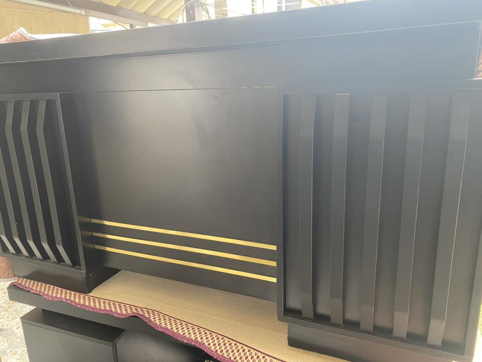 ميز مكتبي البيع ***********
