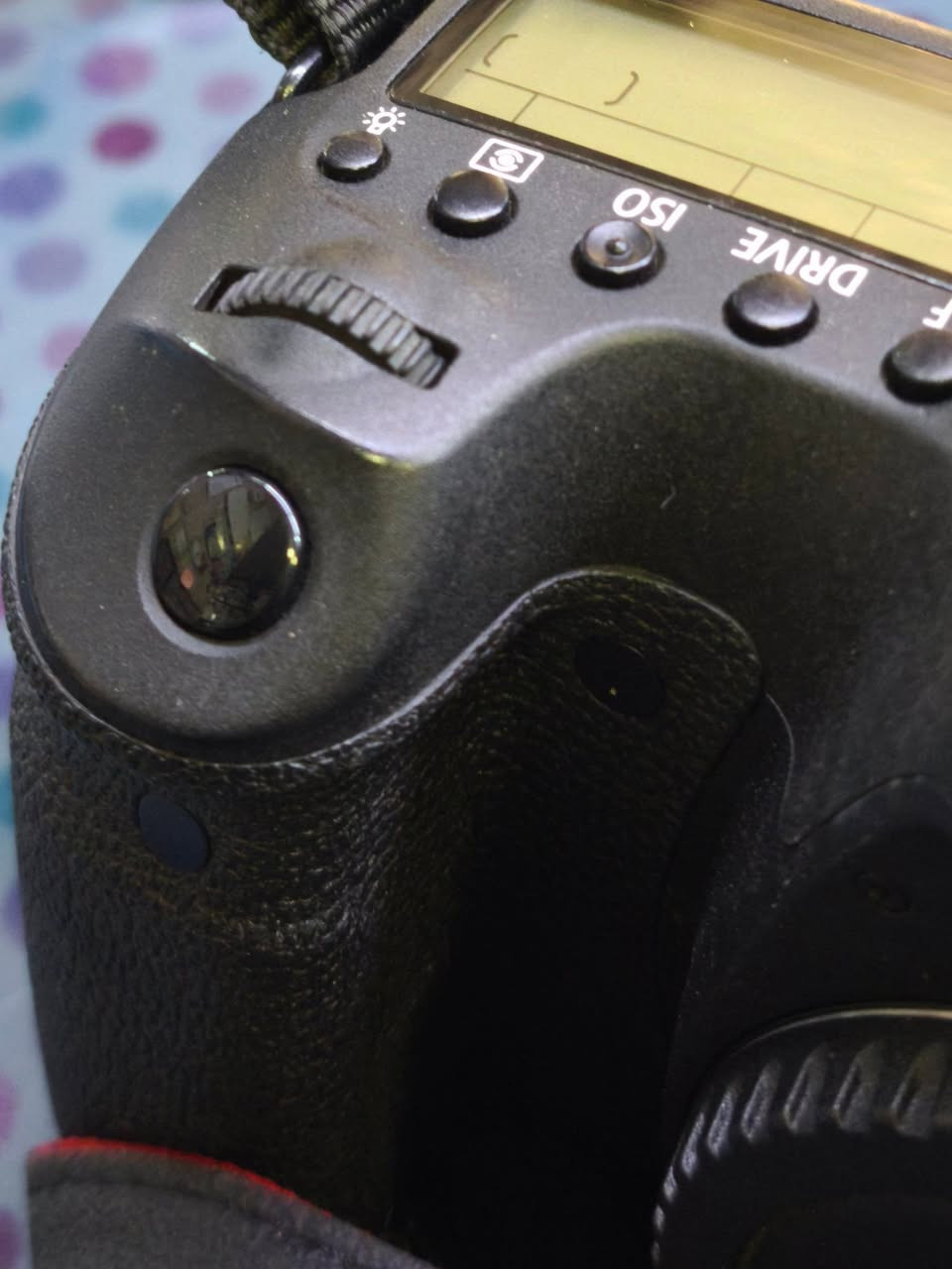 كاميرا كانون بدي فقط EOS 6D للبيع 
للاستفسار ***********
