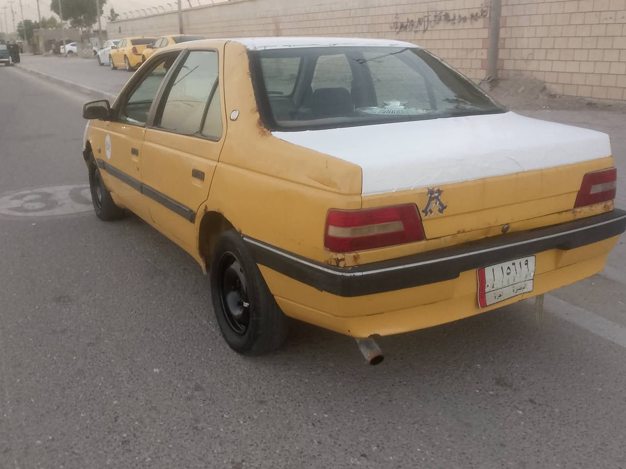 بيجو 405 مكينه وكير تمام سيارة جاهزه راعيه موجود هيه وغرامات عل المشتري رقم بصره السعر 15 
***********
