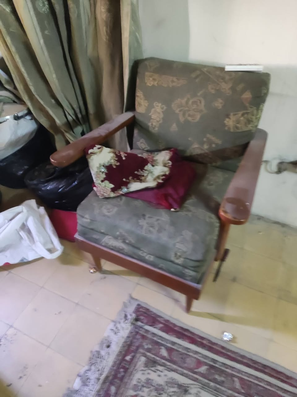 غراض بيت كامل للبيع عنوان شارع فلسطين اتصال على رقم واتساب. ***********
