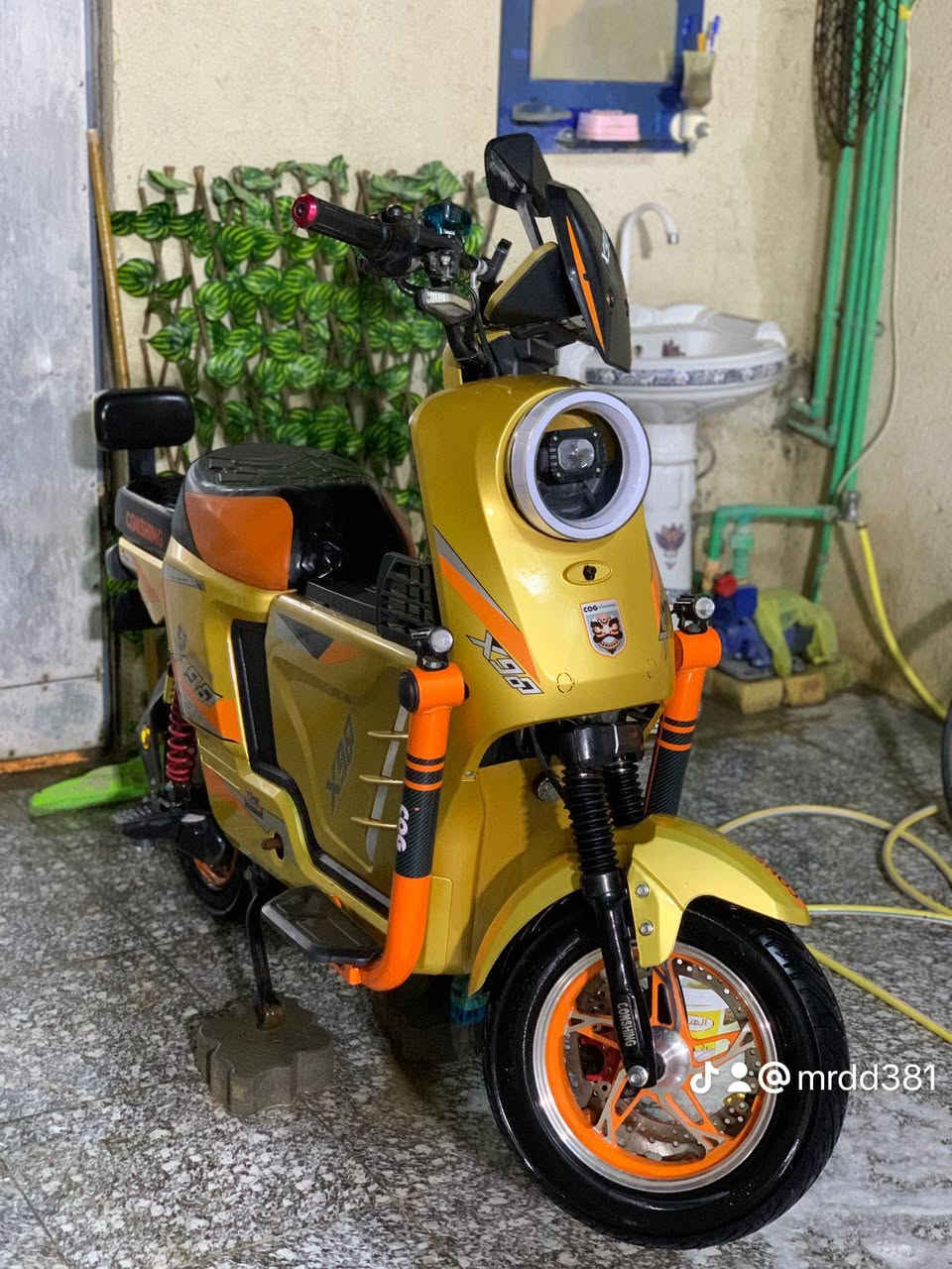 السلام عليكم دراجه للبيع x900 موديل 2025 بسرعه 111عنوالي بصره الزبير السعر 500قفل رقم ***********فقط واتساب
