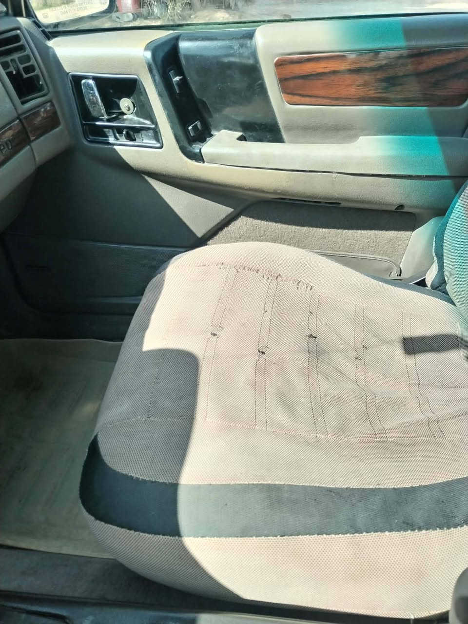 سلام عليكم جيب شيروكي موديل 95  البيع سيارة بلاادية من كال نواحي السعر 45 أوبية مجال المكان ديالى مندالي ***********
