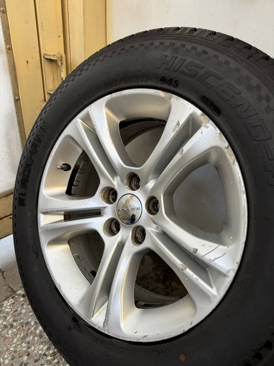 السلام عليكم تخم ويل جارجر حجم 17 ويا تخم تاير جديد للبيع  فقط بدون مراوس مكانهن بغداد العبيدي سعرهن 200 الف وبيهن مجال 
***********
