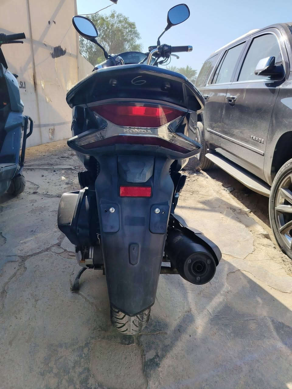 السلام عليكم 
Pcx جيل ثالث موديل ٢٠٢٠ ماشيه ٢٢ الف

وارد كوري 

مكينه ١٥٠

تدفئه يدات

ستاند كهرباء

حساس ازدحام

بصمه

انذار سرقه

ملاحضات بسيطه بالكفرات فقط 
كهربائيات كله شغال مكينه نظيفه بمعنى الكلمه مكفوله

للاستفسار  ***********
