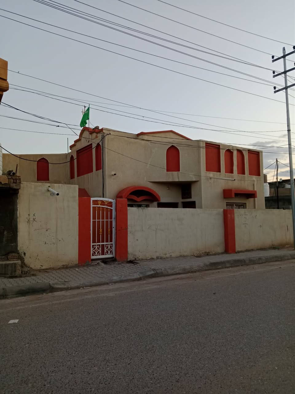 مشتمل للبيع طابو صرف المساحه بلسند 114 واقع حال 150بناء طابوك عكاده يحتوي على غرفتين نوم وصاله ومطبخ واستقبال موقعه الاسكندريه مقابل دور التدريب المهني للاستفسار الاتصال على الرقم ***********
