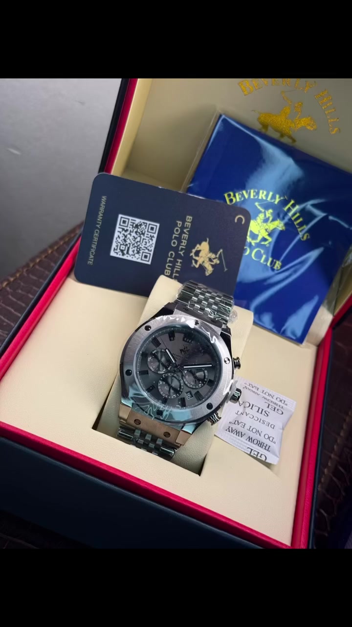 بيفرلي هيلز بولو كلوب
قطر 44 
مينه الرمادي مميزه
سعر 150 دولار
***********
