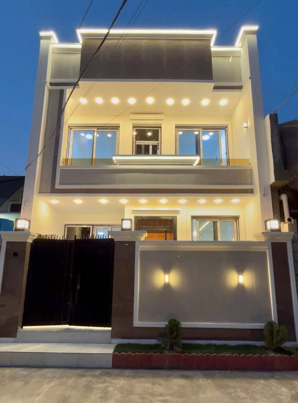 بسم الله ماشاءالله
🏠#دار_للبيع   100متر واجهيه 6،25متر نزال 16متر
  طابقين   بناء حديث وتصميم متكامل ✨️
يحتوي البيت. ع[3غرف نوم -استقبال -صحيات عدد 2- صالة- ومطبخ] البيت شغل درجة اولى 
مع الخدمات[ماي-كهرباء-تبليط]✨️
🔴ملاحضه البيت جاهز للسكن 🔑
⬅️نوع العقار  طابو زراعي سند 25 اقرار محكمه 
⬅️العنوان #بغداد_الدوره_البوعيثه   
       مجمع السلطان الاول 
🔴للاستفسار  خاص او الاتصال ع  الرقم 
☎️***********
☎️***********
