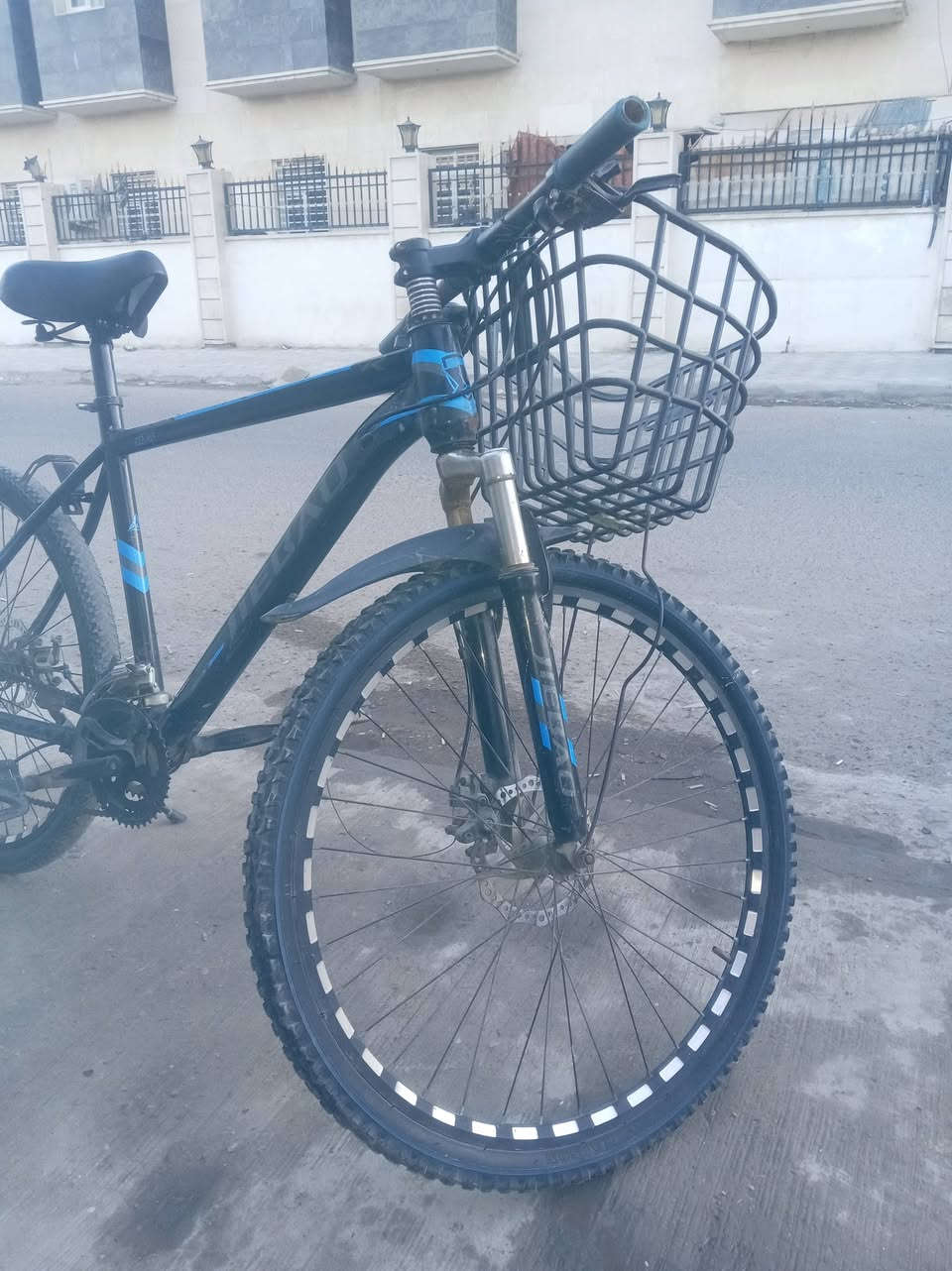 السلام عليكم ورحمة الله وبركاته بلا زحمه مرخصة الادمن بايسكل ٢٦ للبيع السعرخاص ومناسب بغداد البياع مقابل الجان الطبيه الاستفسار ***********
