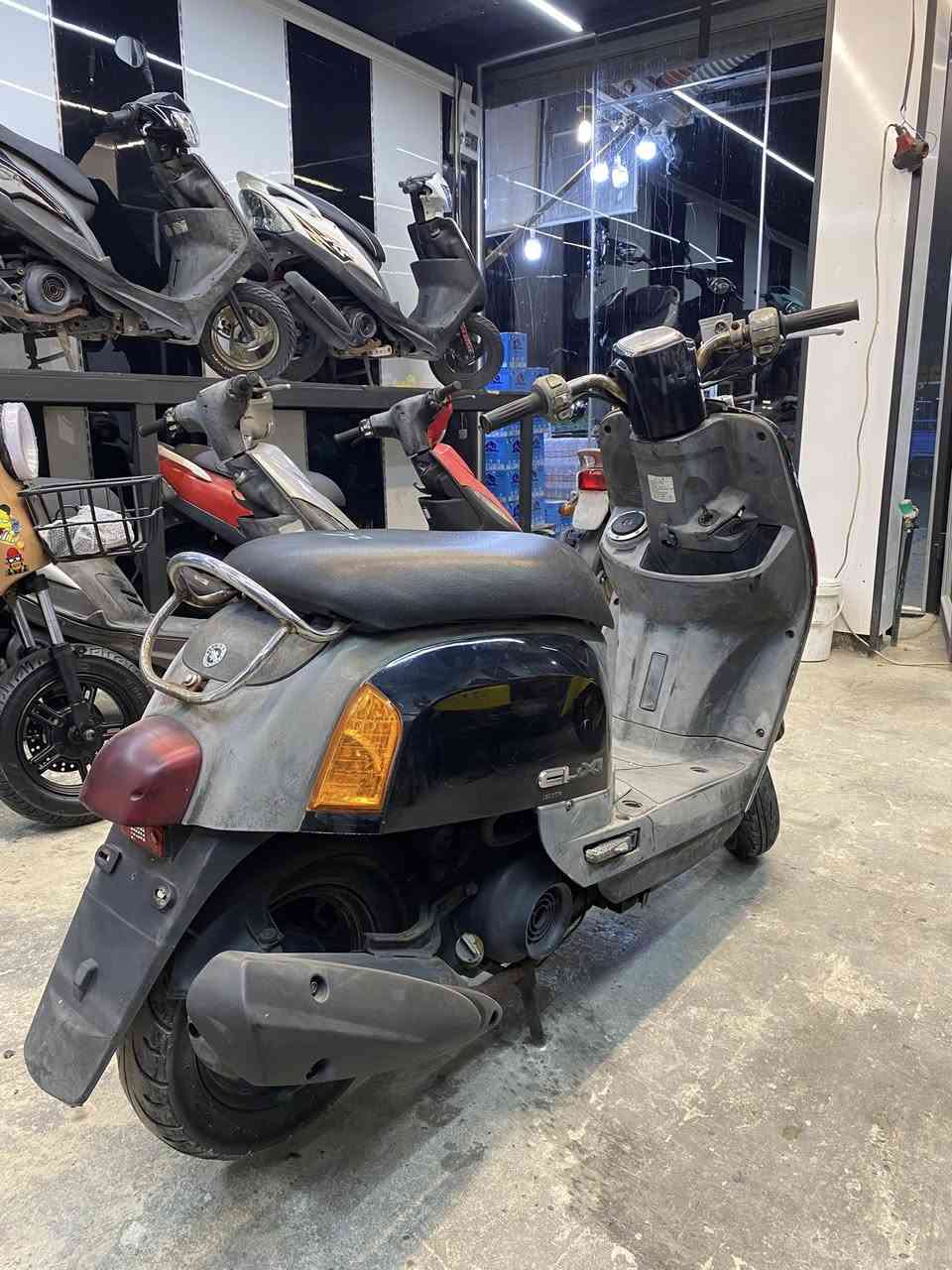 بوليسي بلادي حاويه وكاله ختم وضمان كفاله عامه تجي تاخذ دراجه مذب عليها ربع السعر 900قفل ***********
