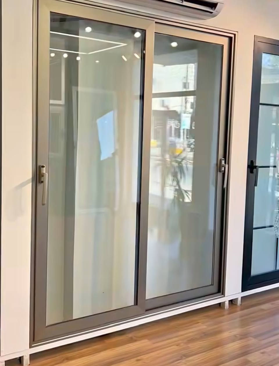 بسم الله الرحمن الرحيم
متوفر ابواب قاصه وابواب حديد داخل وخارج وخشب والسكايلايت عراقي +تركي  
وعمل الالمنيوم السلايت والمفصلي 
وعمل pvc 
وعمل المحجرات
الاسعار مناسبه جدن 
تجدونه في مجمع معامل الزاملي 
العنوان واسط. كوت. السياسين 
للاتصال 
‏‪***********‬‏ سيد حسين 
*********** محمد
