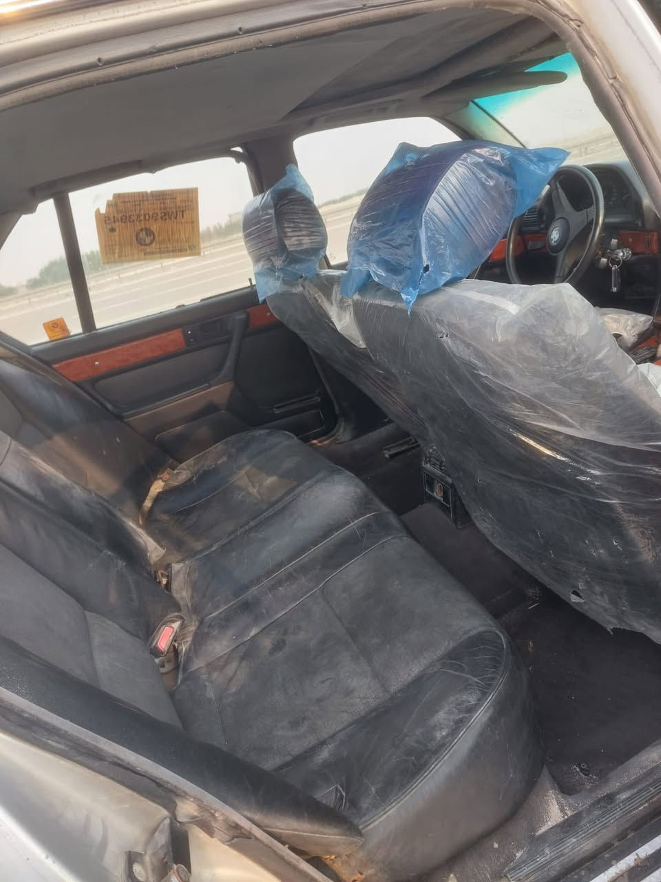 السلام عليكم خوان بي ام ٧٣٥ للبيع رقم بصره ألماني  موديل ٩٢مكانها بصره مكفوله من الصبغ والضربه كير محرك اكسل بالكارتون حداده كلش حلوه غرفه جديده سياره بلاد عظمتها تخبل لايت زنون كهربائياتهاكلها شغاله دعاميه كدام مابيها وسنويتها ضايعه بيها كتاب فقدان كامل حتى من المرور سعر ٢٧ موسعرها بس مستعجل علبيع مداور ثاني يوم 
***********
***********
