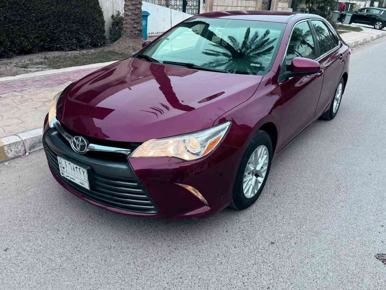 السلام عليكم ورحمة الله
للبيع تويوتا كامري موديل 2017 وارد امريكي 

#المركبة : تويوتا كامري 2017 لون احمر ماروني 
#الرقم    : السيارة رقم نجف
#الفئة     ;    LE
#الضرر  :  ضرر السيارة جاملغ خلفي ايمن معمر مع قبق الجنطة تبديل وصبغ (صور الحادث مرفقة)
بالاضافه صار عدي مكانين باردات بسيطات كلش و موجوده صورتهن بالمنشور محددات بلون اخضر

المواصفات 

1- مواصفات LE معروفة
2- محرك 4 سلندر 2500 
3- ويل كب حجم 17 مع طقم تاير جديد قبل شهر
4- غرفة السيارة مخمل اسود 
5- تحكم فول كهرباء لكشن السائق
6- شاشة دشبول كبيرة للتحكم 
7- تحكم ستيرن جهتين بلوتوث وحاكية وتحكم شاشة داخلية 
8- صدر جديد قبل اسبوع شديته 

مكان السيارة بغداد الحارثية

والسعر المطلوب  14,800$

***********
