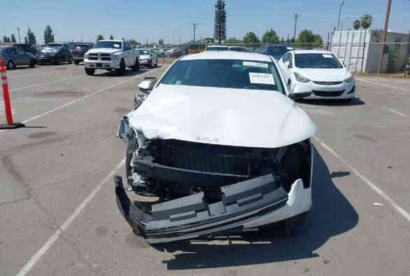 سلام عليكم متاح سيارة كي 4 ابيع على وضعها الضرر كماموضح بالصور السيارة حلوة ونضيفة كلش مثل ليرة السيارة واصلة بغداد سعرها 148سيارة موديل 2025 
***********
